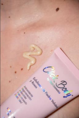 EXFOLIANTE DE PIEDRA VOLOCANICA Y ROSAS CLICK HAIR 200ML — imagen 3